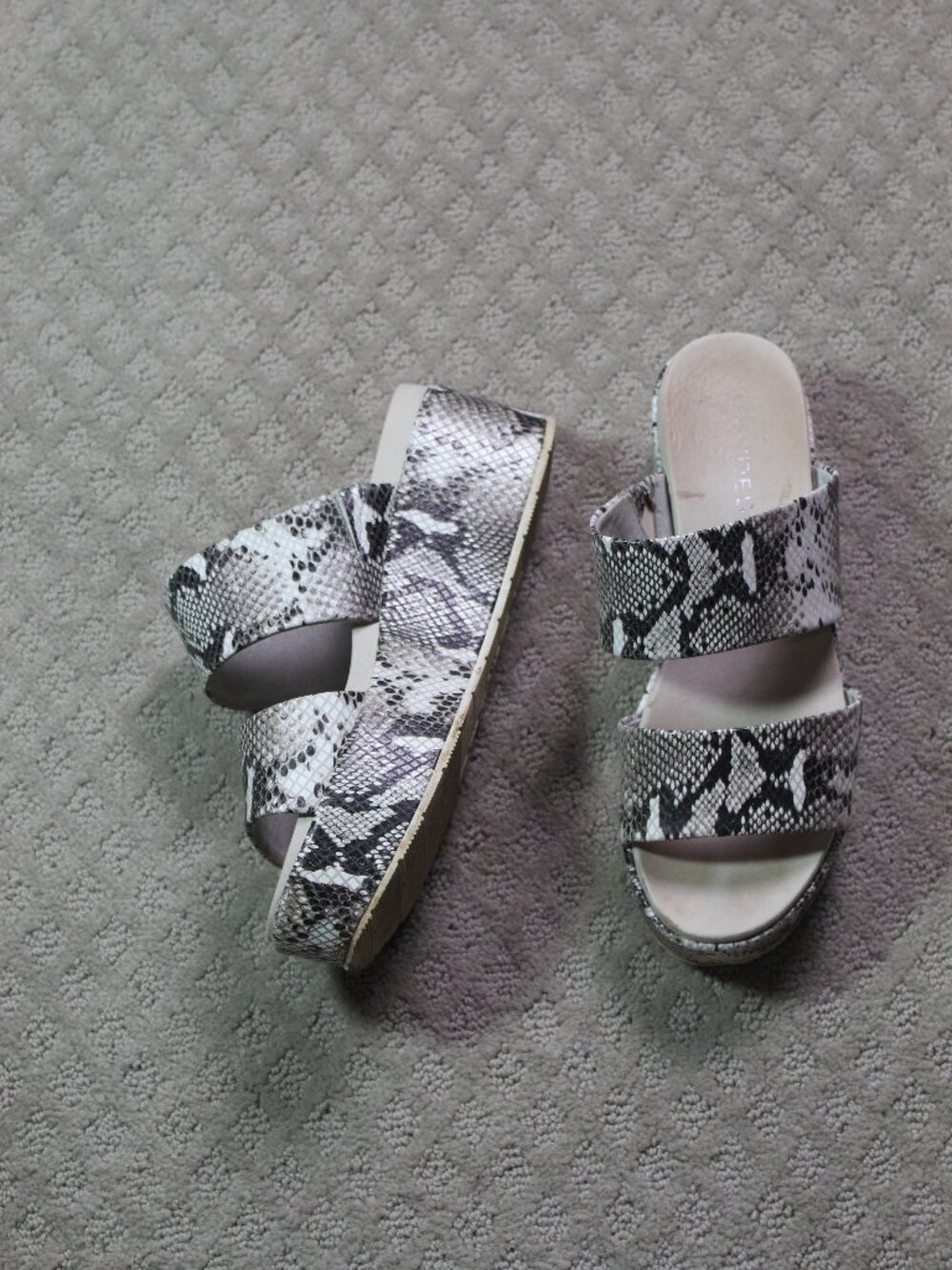 J/Slide Size 8M Snakeskin 2" Platform Sandals
